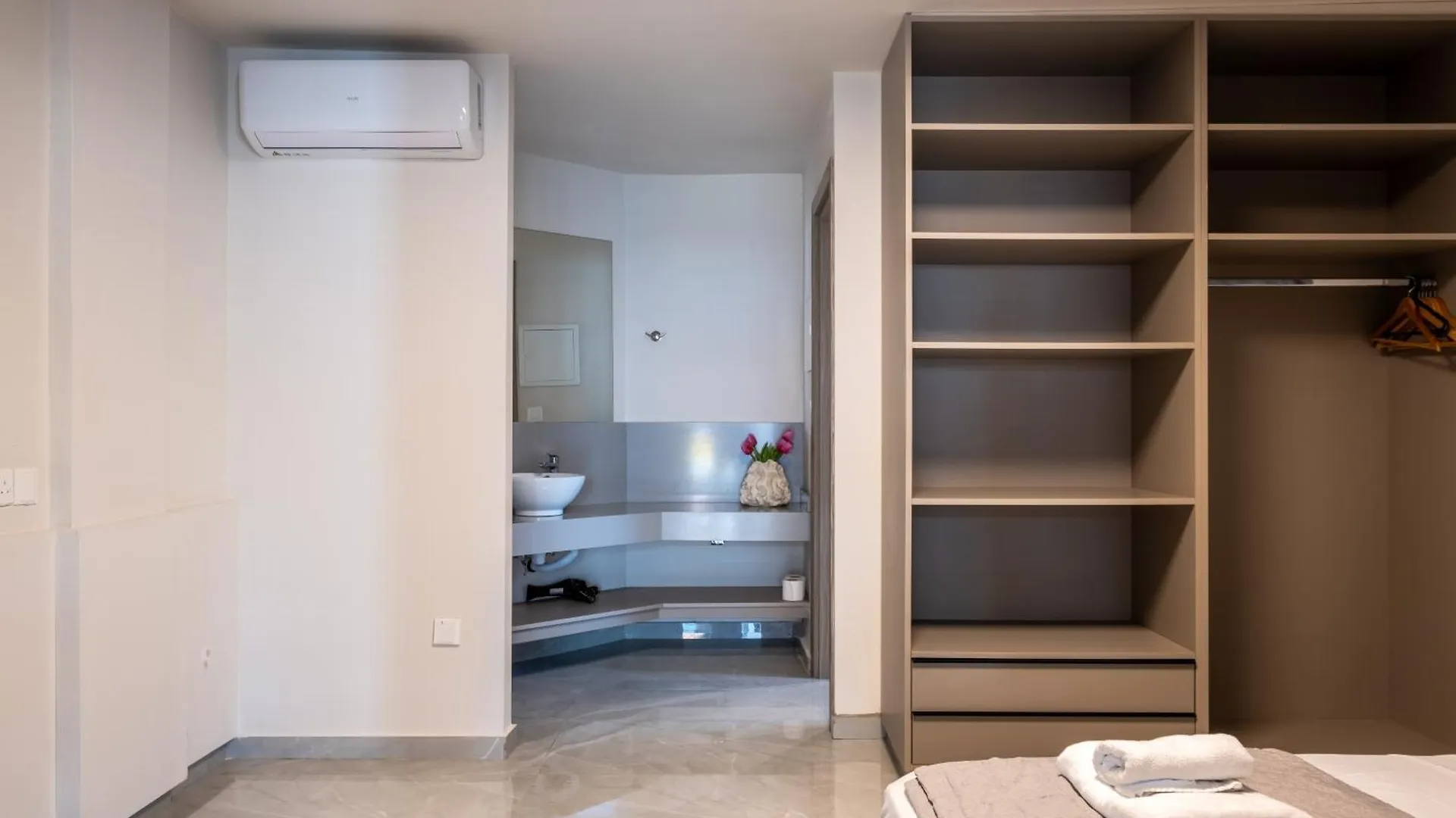 Apartment Georgiana Suites Larnaca Cyprus