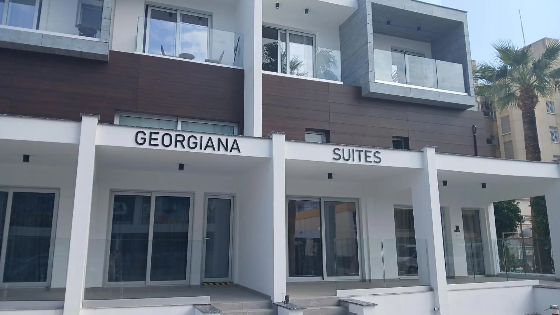 Georgiana Suites لارنكا